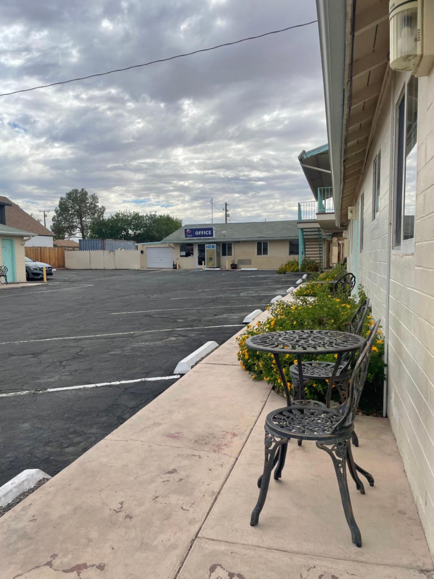 Howard Johnson By Wyndham Ridgecrest, Ca Buitenkant foto